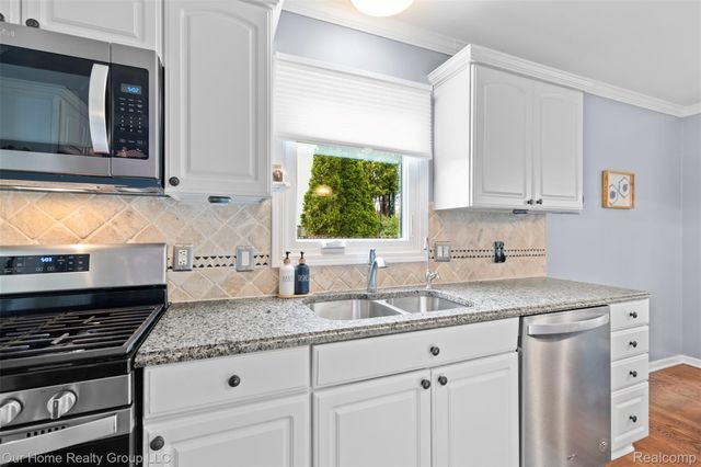 7805 Partridge Hill Drive, Hamburg Township, MI 48116