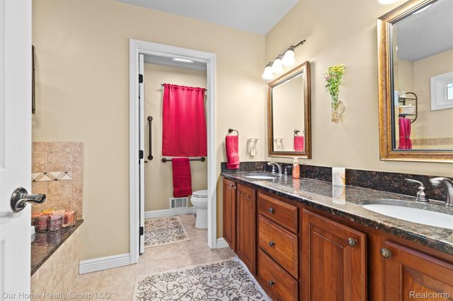 7805 Partridge Hill Drive, Hamburg Township, MI 48116