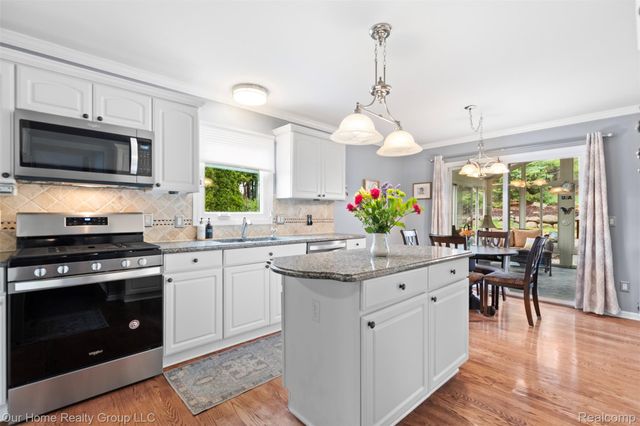 7805 Partridge Hill Drive, Hamburg Township, MI 48116