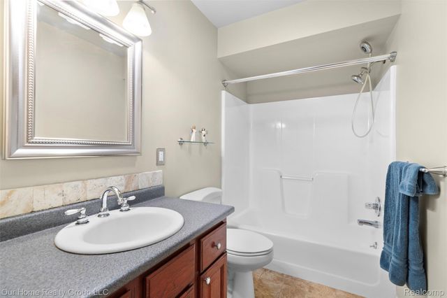 7805 Partridge Hill Drive, Hamburg Township, MI 48116