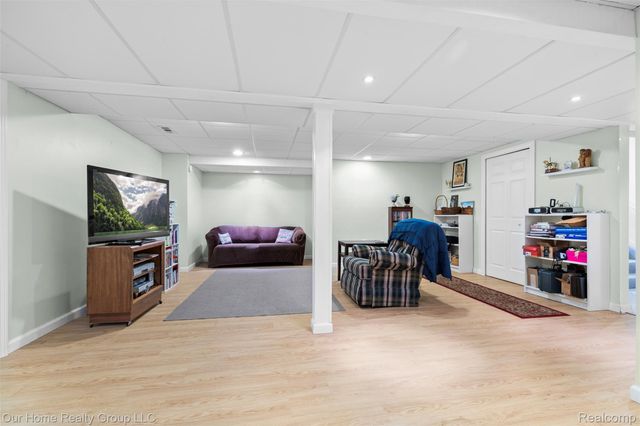 7805 Partridge Hill Drive, Hamburg Township, MI 48116