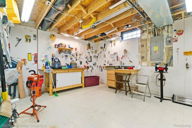 7805 Partridge Hill Drive, Hamburg Township, MI 48116