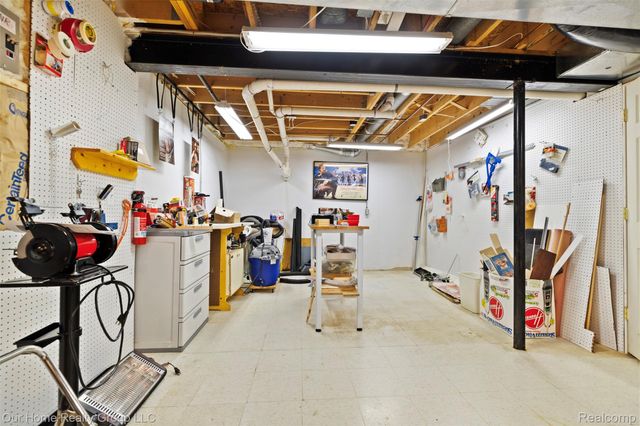 7805 Partridge Hill Drive, Hamburg Township, MI 48116