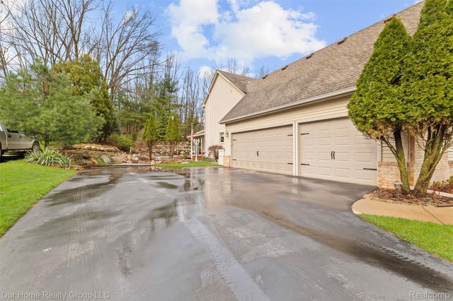 7805 Partridge Hill Drive, Hamburg Township, MI 48116