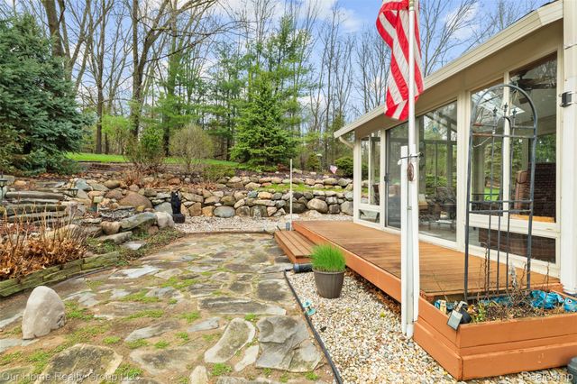 7805 Partridge Hill Drive, Hamburg Township, MI 48116