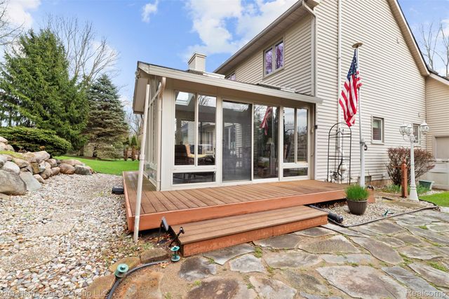 7805 Partridge Hill Drive, Hamburg Township, MI 48116