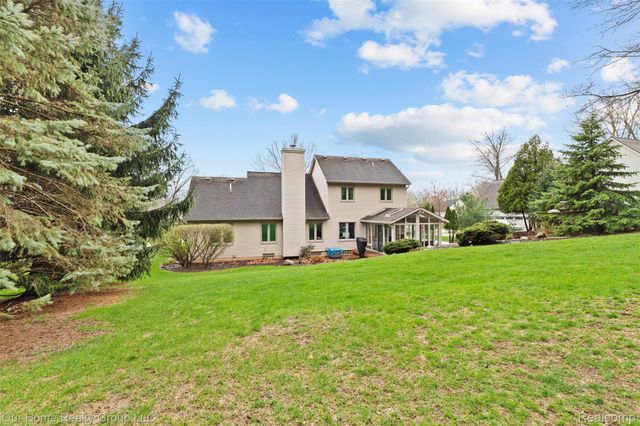 7805 Partridge Hill Drive, Hamburg Township, MI 48116