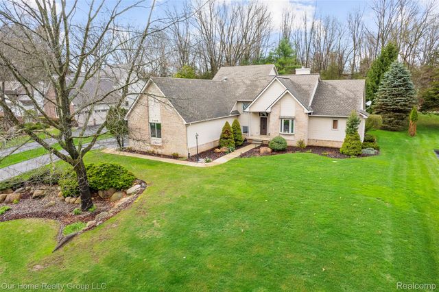 7805 Partridge Hill Drive, Hamburg Township, MI 48116