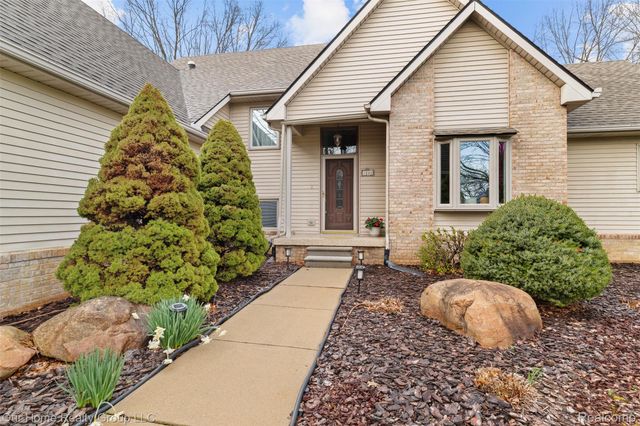 7805 Partridge Hill Drive, Hamburg Township, MI 48116