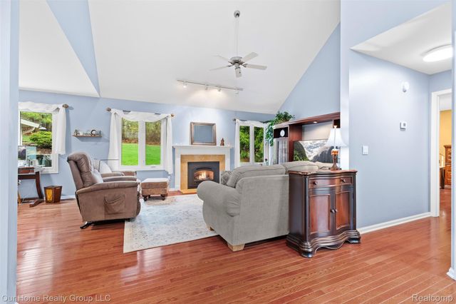 7805 Partridge Hill Drive, Hamburg Township, MI 48116