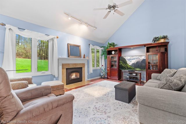 7805 Partridge Hill Drive, Hamburg Township, MI 48116