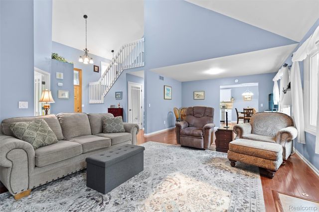 7805 Partridge Hill Drive, Hamburg Township, MI 48116