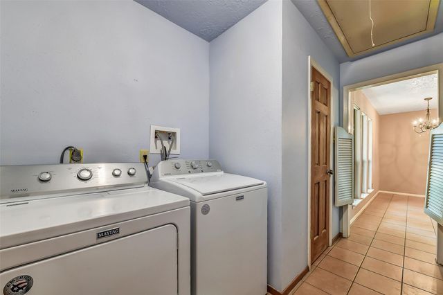 1116 W Castlewood Avenue, Friendswood, TX 77546