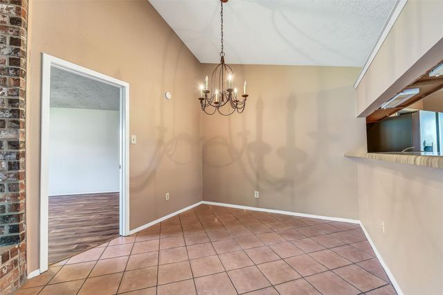 1116 W Castlewood Avenue, Friendswood, TX 77546