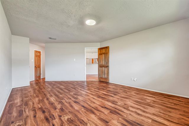 1116 W Castlewood Avenue, Friendswood, TX 77546