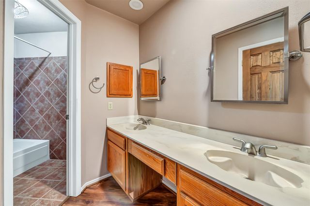 1116 W Castlewood Avenue, Friendswood, TX 77546