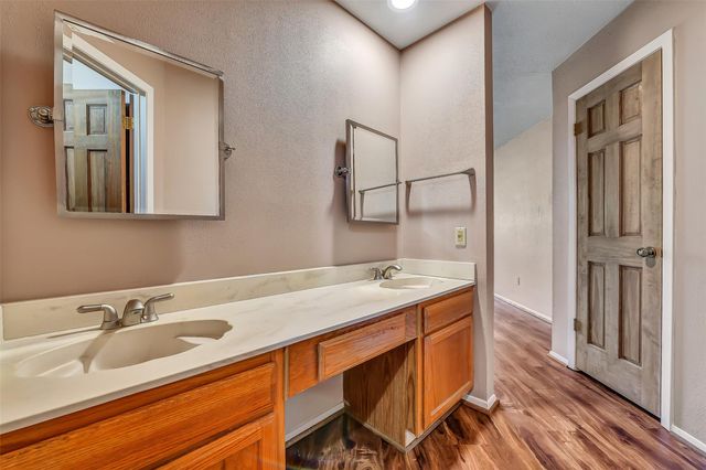 1116 W Castlewood Avenue, Friendswood, TX 77546