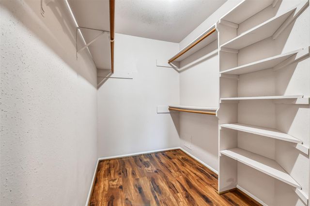 1116 W Castlewood Avenue, Friendswood, TX 77546