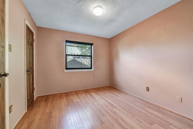 1116 W Castlewood Avenue, Friendswood, TX 77546