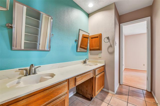 1116 W Castlewood Avenue, Friendswood, TX 77546