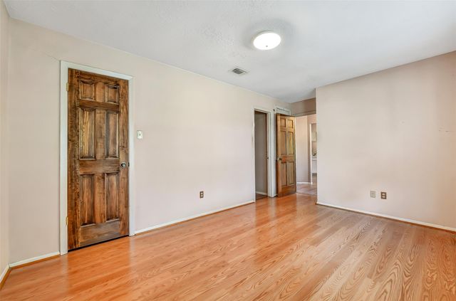 1116 W Castlewood Avenue, Friendswood, TX 77546