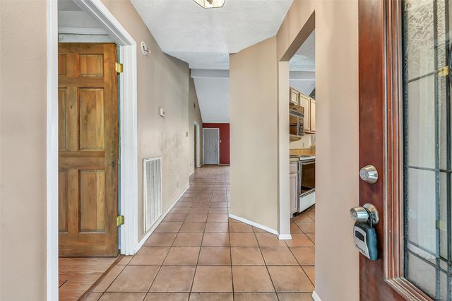 1116 W Castlewood Avenue, Friendswood, TX 77546