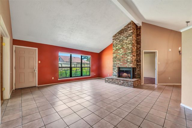 1116 W Castlewood Avenue, Friendswood, TX 77546