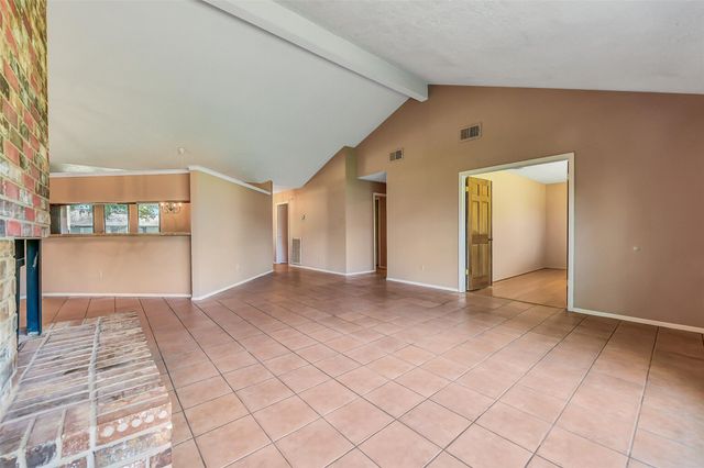 1116 W Castlewood Avenue, Friendswood, TX 77546