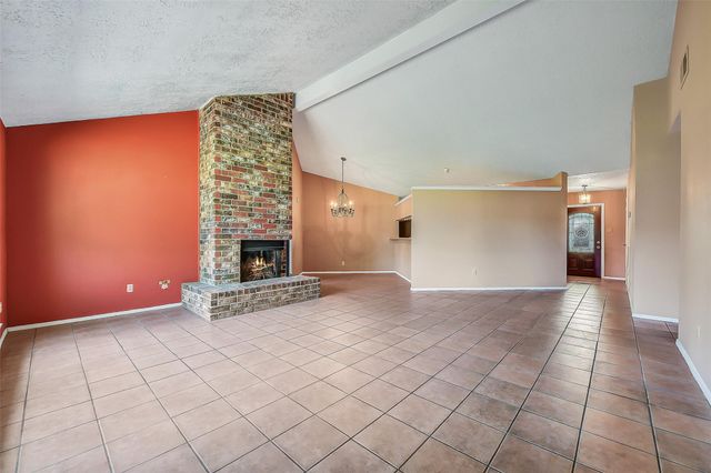 1116 W Castlewood Avenue, Friendswood, TX 77546