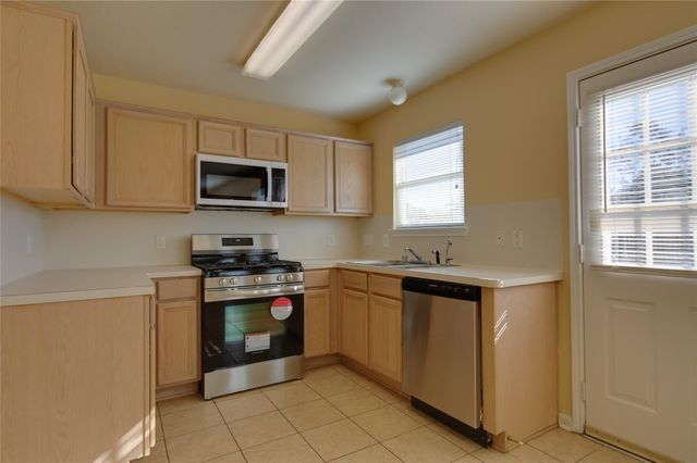 939 Andover Glen Drive, Fresno, TX 77545