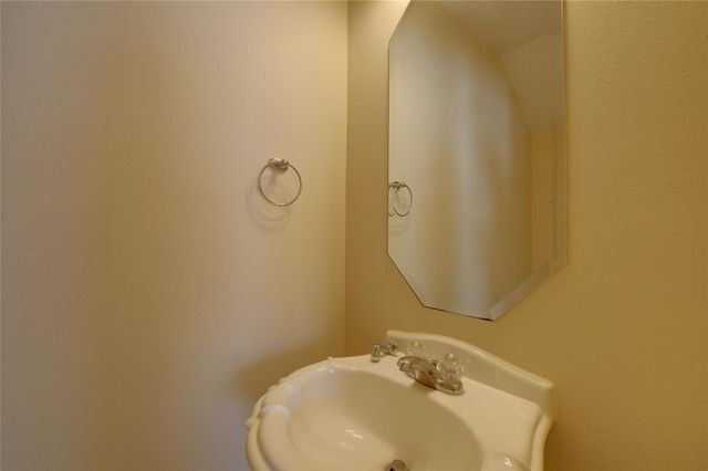 939 Andover Glen Drive, Fresno, TX 77545