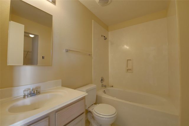 939 Andover Glen Drive, Fresno, TX 77545