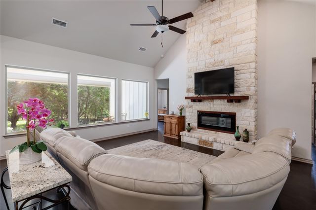 121 Esperanza Petal Pass, Liberty Hill, TX 78642