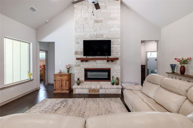 121 Esperanza Petal Pass, Liberty Hill, TX 78642