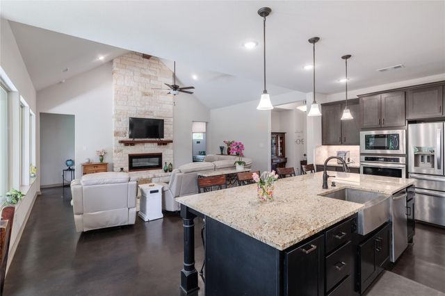 121 Esperanza Petal Pass, Liberty Hill, TX 78642