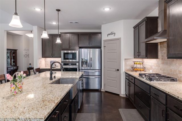 121 Esperanza Petal Pass, Liberty Hill, TX 78642
