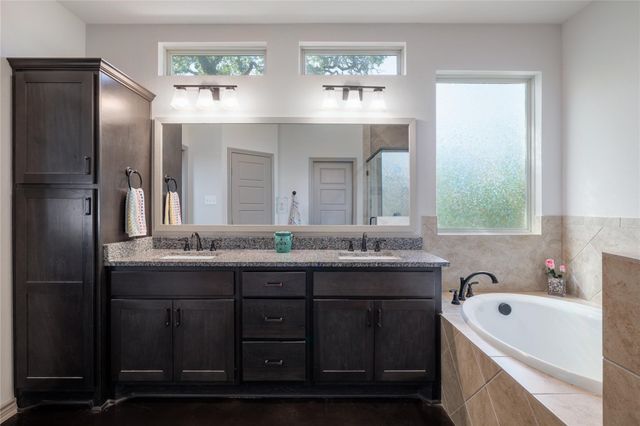 121 Esperanza Petal Pass, Liberty Hill, TX 78642
