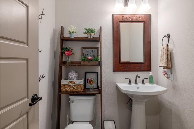 121 Esperanza Petal Pass, Liberty Hill, TX 78642