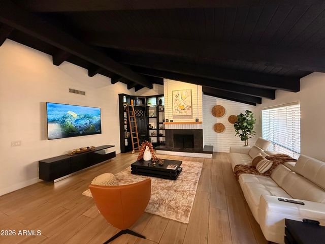 22 W ROYAL PALM Road, Phoenix, AZ 85021