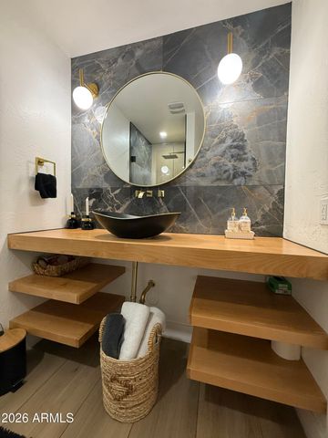 22 W ROYAL PALM Road, Phoenix, AZ 85021