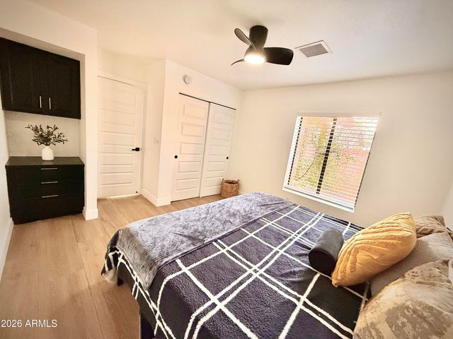 22 W ROYAL PALM Road, Phoenix, AZ 85021