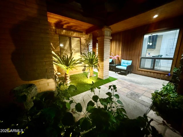 22 W ROYAL PALM Road, Phoenix, AZ 85021