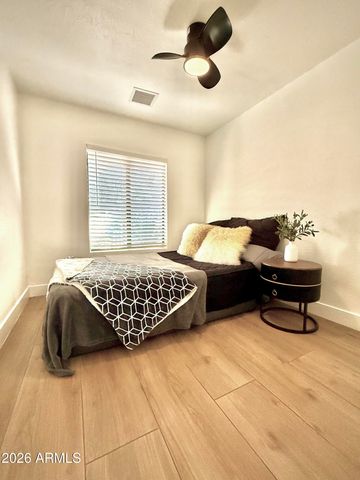 22 W ROYAL PALM Road, Phoenix, AZ 85021