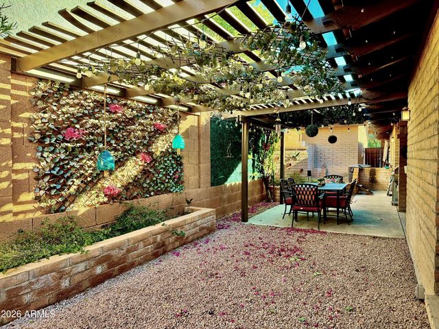 22 W ROYAL PALM Road, Phoenix, AZ 85021