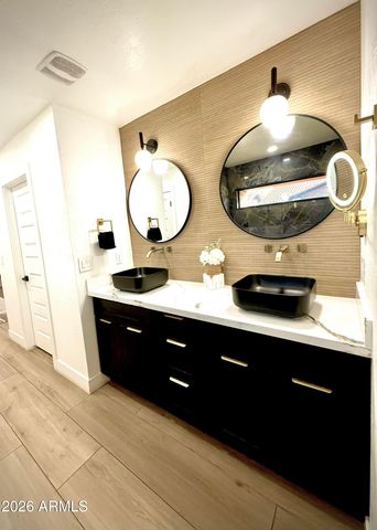 22 W ROYAL PALM Road, Phoenix, AZ 85021