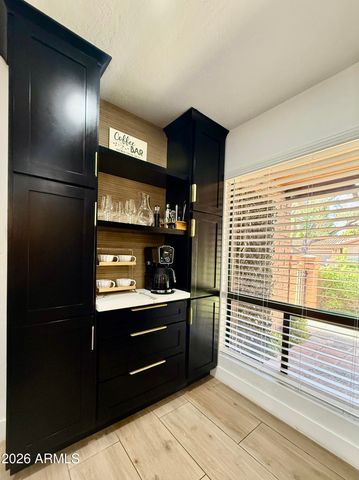 22 W ROYAL PALM Road, Phoenix, AZ 85021