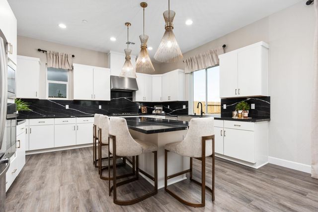 330 N Vista Ave, Fowler, CA 93625
