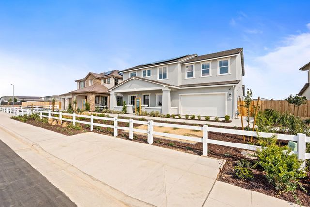 330 N Vista Ave, Fowler, CA 93625