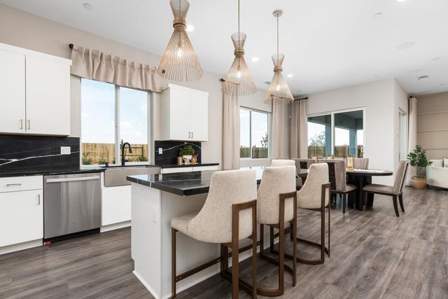 330 N Vista Ave, Fowler, CA 93625