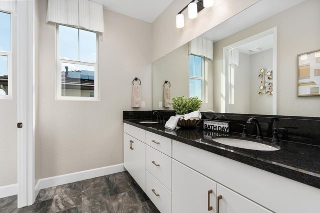 330 N Vista Ave, Fowler, CA 93625